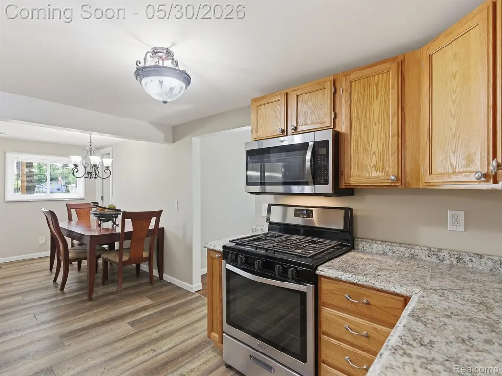 1437 E Parkwood Avenue Burton City MI 48529