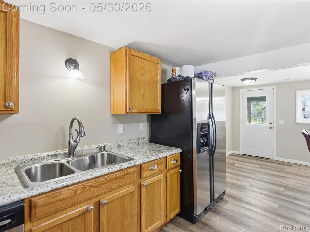1437 E Parkwood Avenue Burton City MI 48529