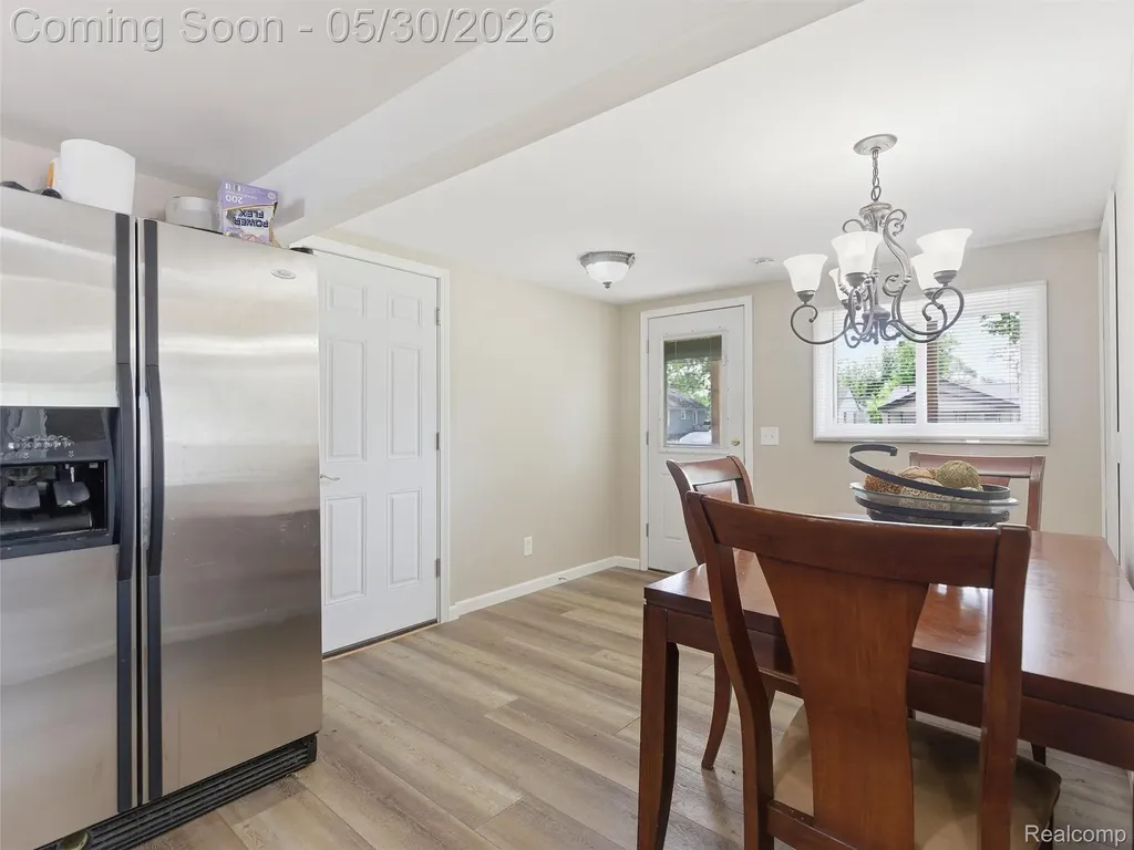 1437 E Parkwood Avenue Burton City MI 48529