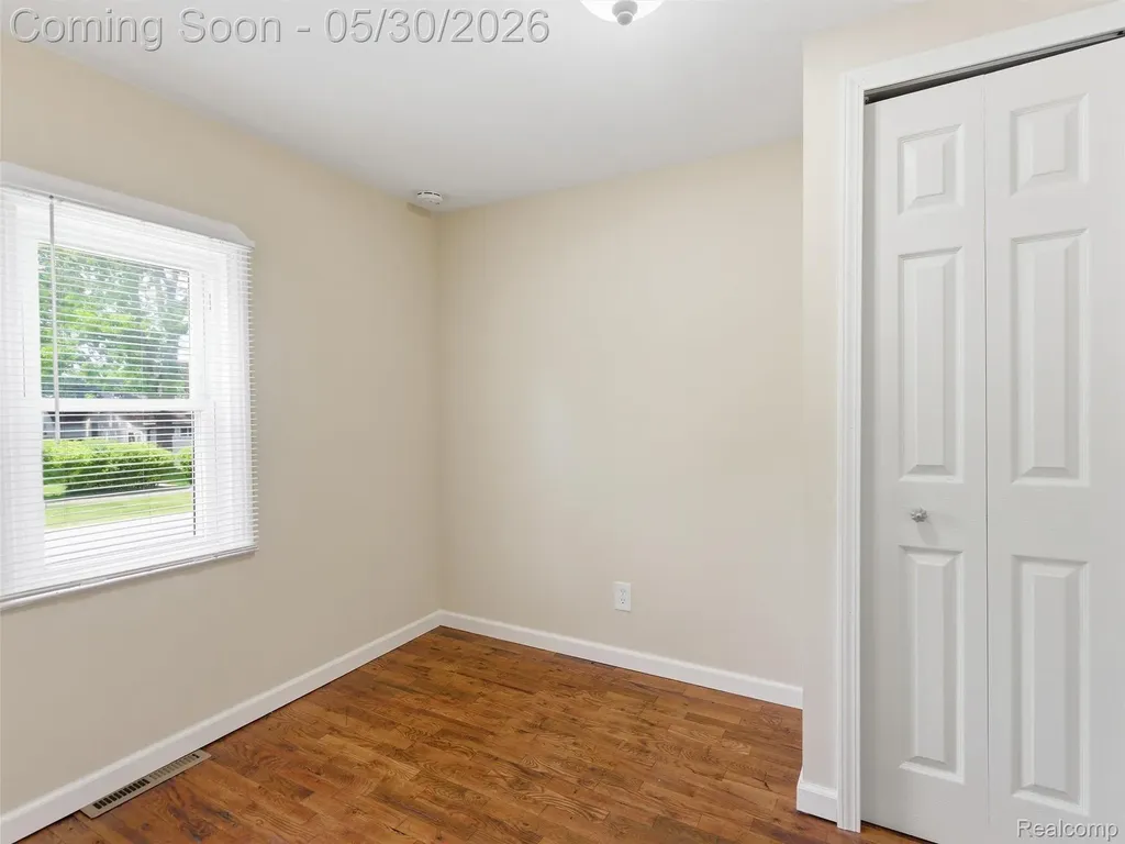 1437 E Parkwood Avenue Burton City MI 48529