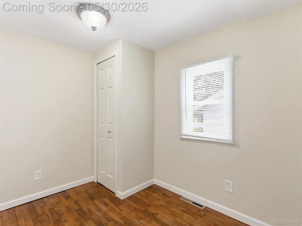 1437 E Parkwood Avenue Burton City MI 48529