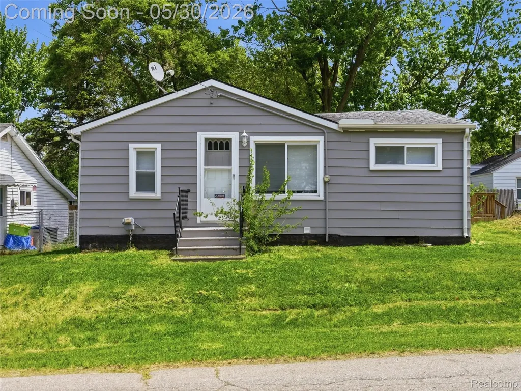1437 E Parkwood Avenue Burton City MI 48529
