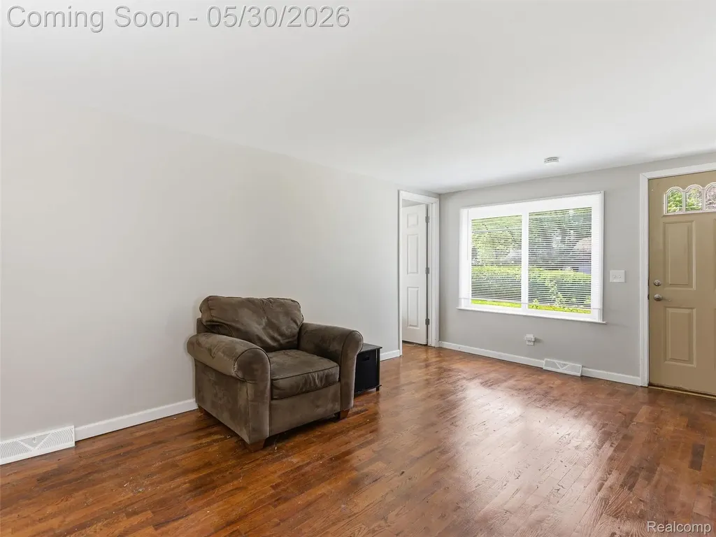 1437 E Parkwood Avenue Burton City MI 48529