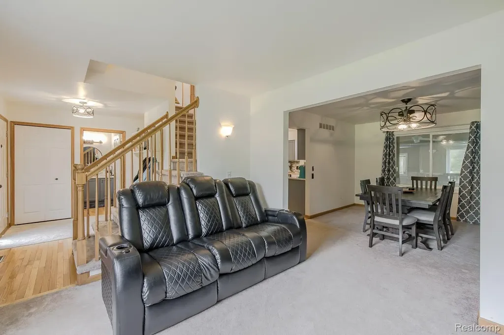 2241 Elkridge Circle Highland Charter Township MI 48356