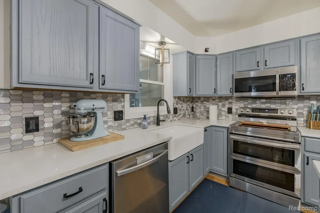 2241 Elkridge Circle Highland Charter Township MI 48356