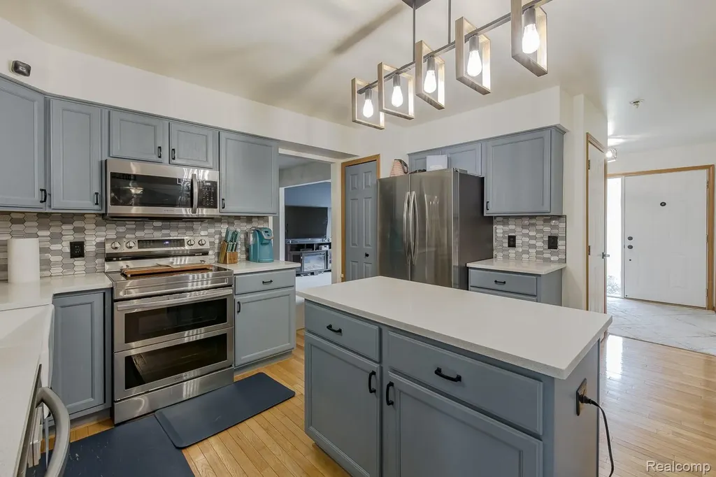 2241 Elkridge Circle Highland Charter Township MI 48356