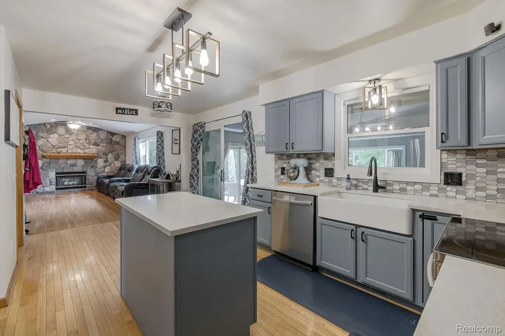 2241 Elkridge Circle Highland Charter Township MI 48356