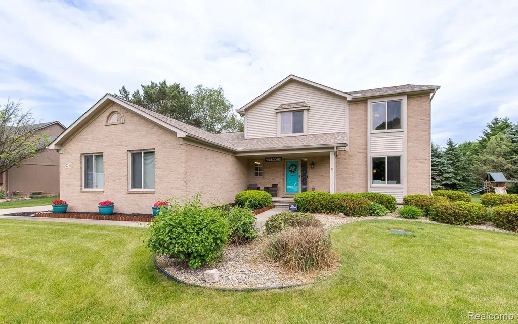 2241 Elkridge Circle Highland Charter Township MI 48356