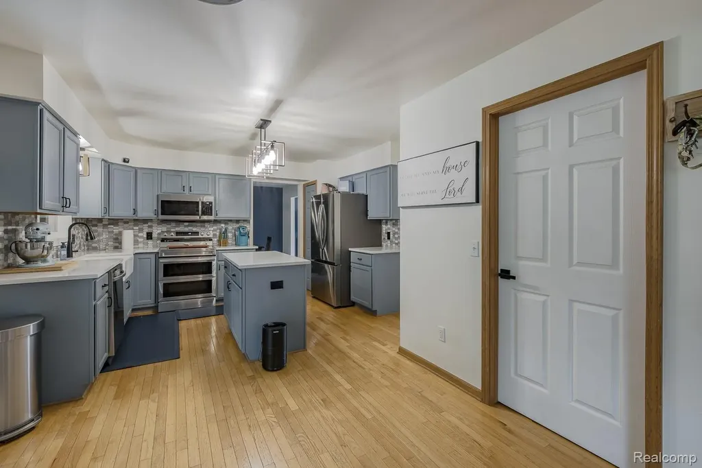 2241 Elkridge Circle Highland Charter Township MI 48356