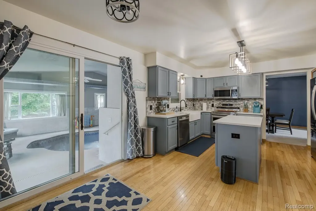 2241 Elkridge Circle Highland Charter Township MI 48356