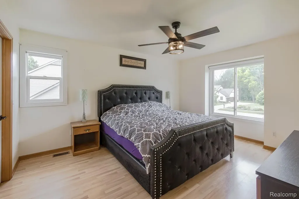 2241 Elkridge Circle Highland Charter Township MI 48356