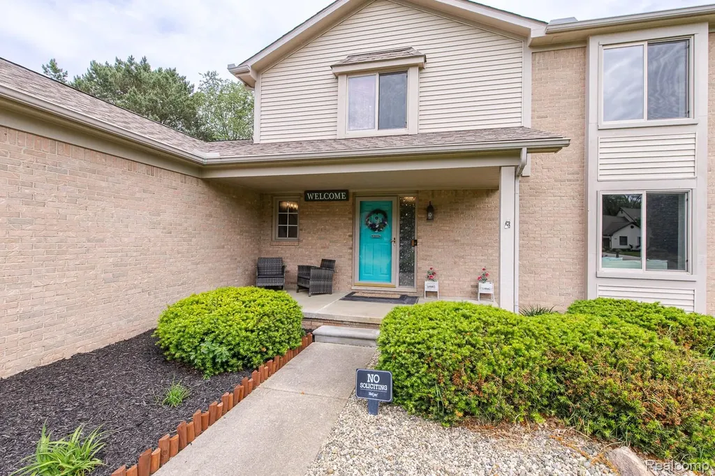 2241 Elkridge Circle Highland Charter Township MI 48356