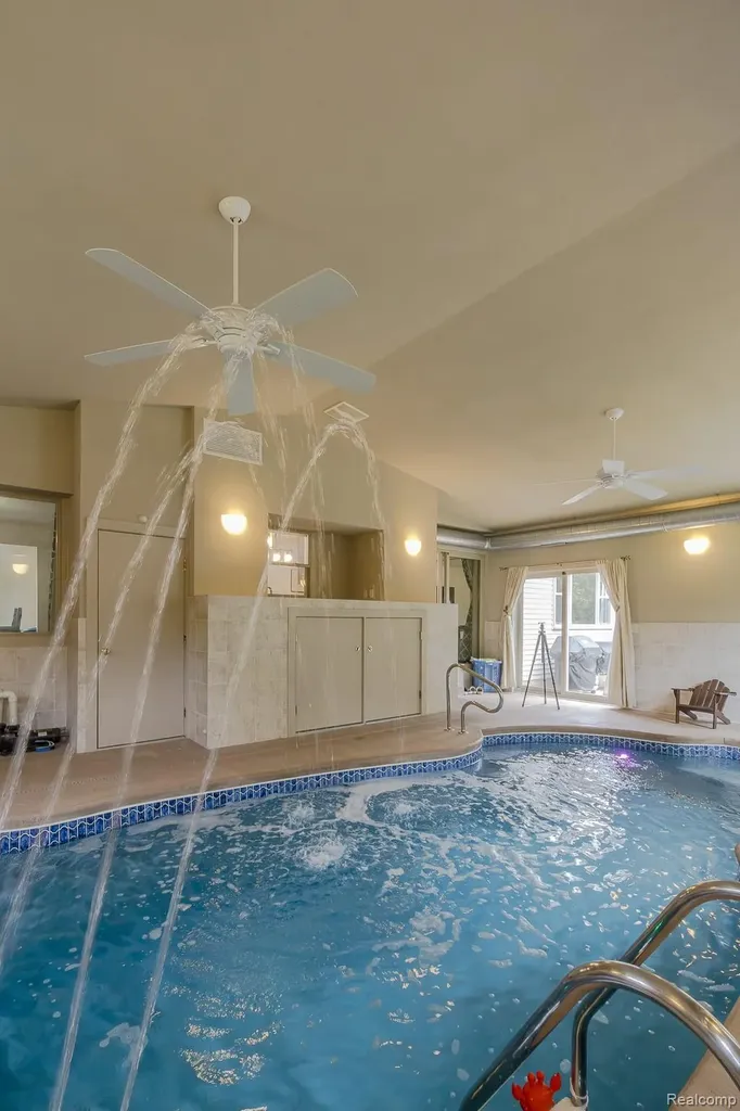 2241 Elkridge Circle Highland Charter Township MI 48356