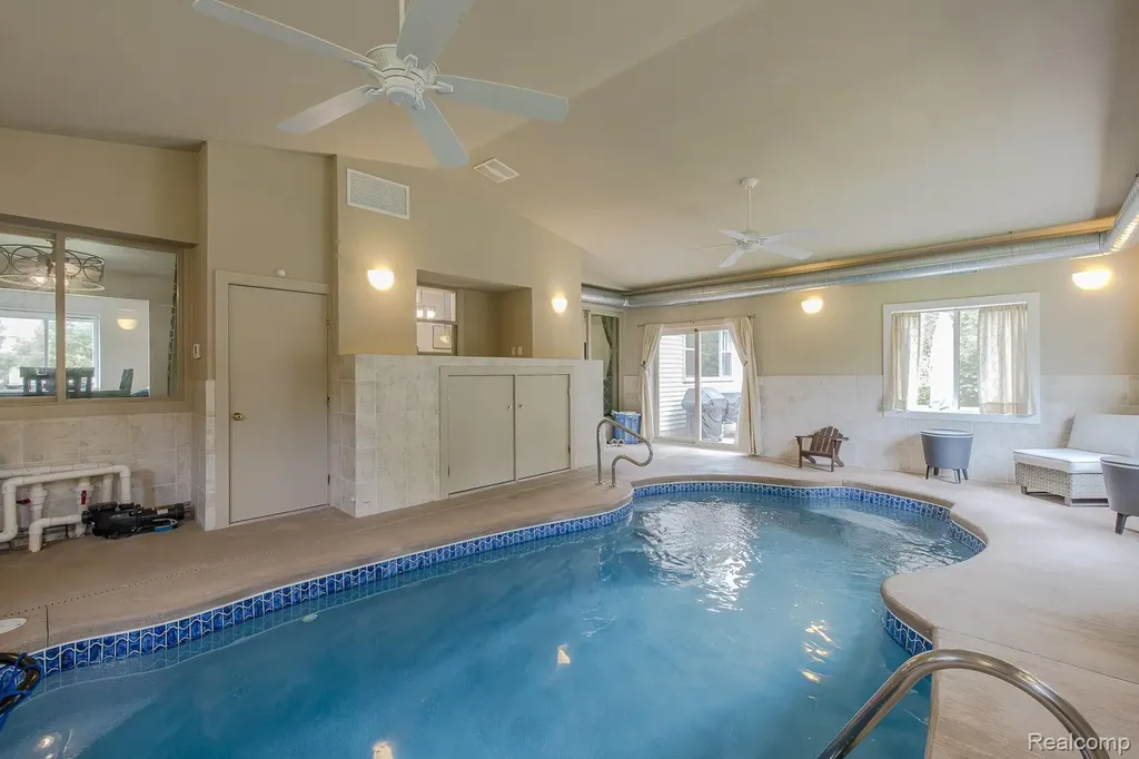 2241 Elkridge Circle Highland Charter Township MI 48356