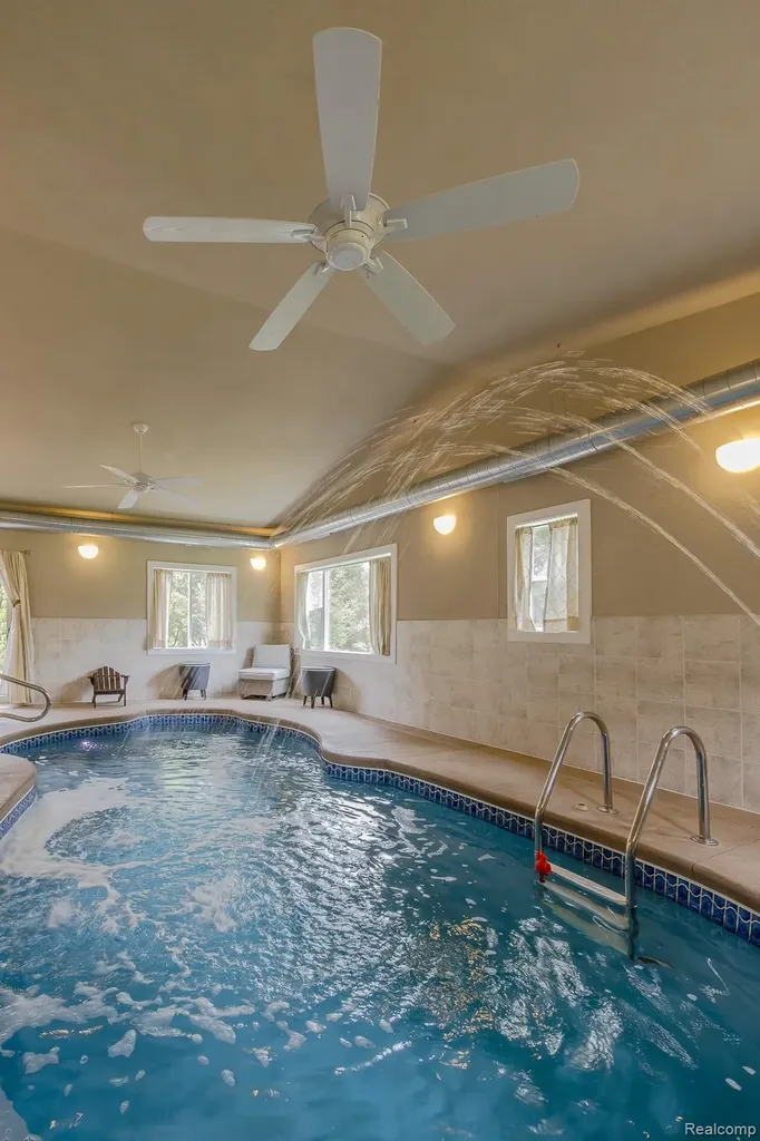 2241 Elkridge Circle Highland Charter Township MI 48356
