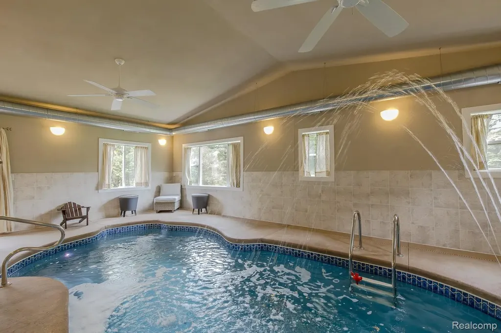 2241 Elkridge Circle Highland Charter Township MI 48356