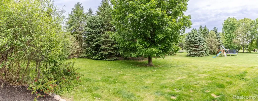 2241 Elkridge Circle Highland Charter Township MI 48356