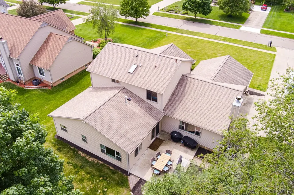 2241 Elkridge Circle Highland Charter Township MI 48356