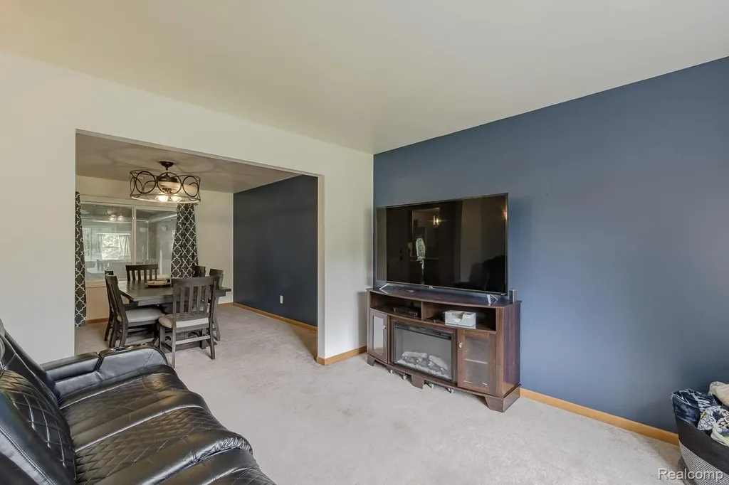 2241 Elkridge Circle Highland Charter Township MI 48356