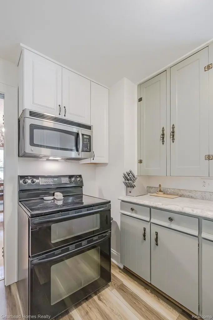31437 Fairchild Street Westland City MI 48186