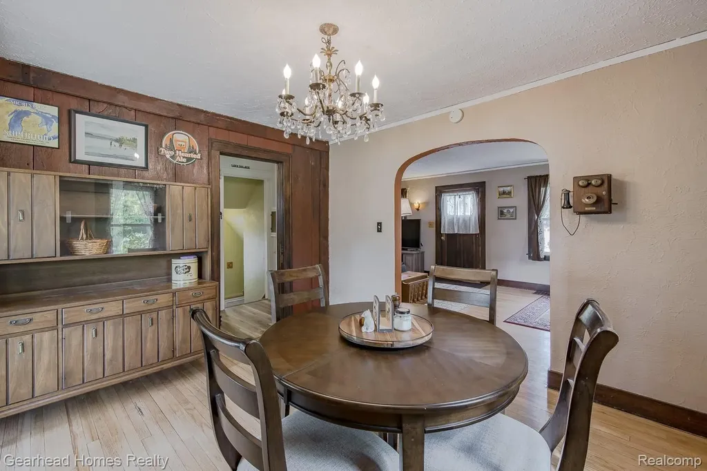 31437 Fairchild Street Westland City MI 48186