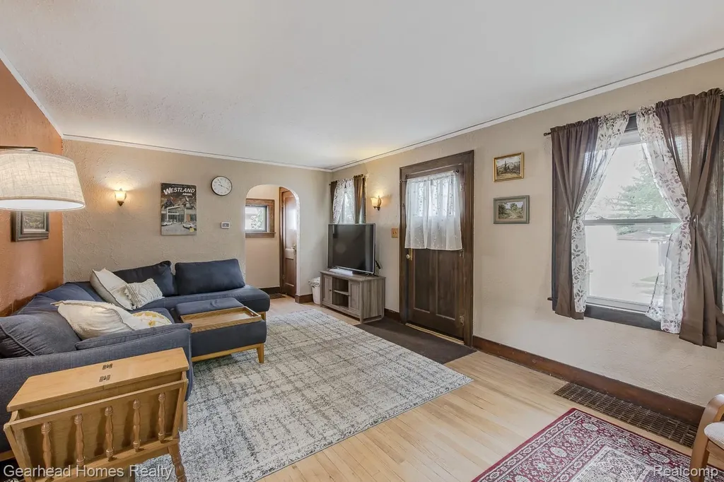 31437 Fairchild Street Westland City MI 48186