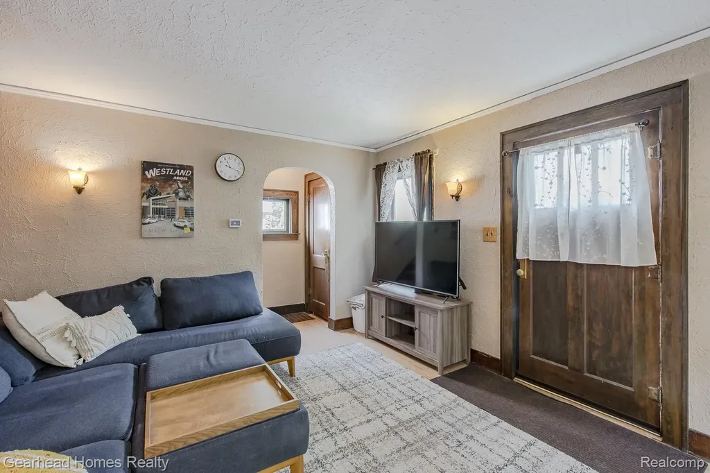 31437 Fairchild Street Westland City MI 48186
