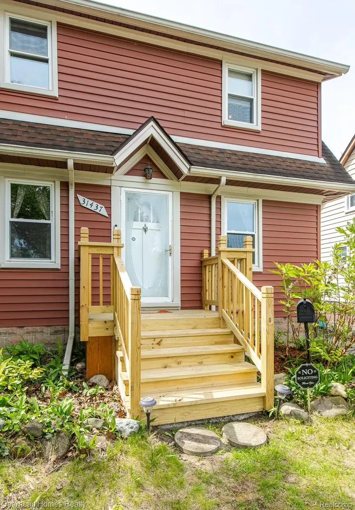 31437 Fairchild Street Westland City MI 48186