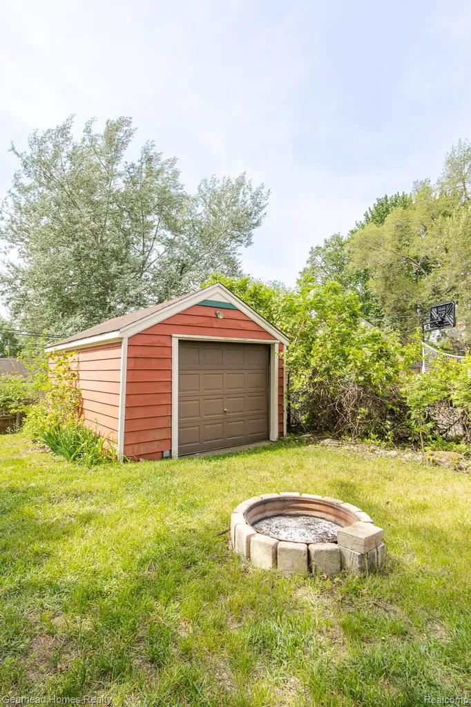 31437 Fairchild Street Westland City MI 48186