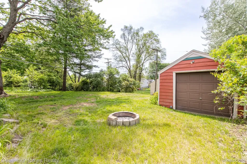 31437 Fairchild Street Westland City MI 48186