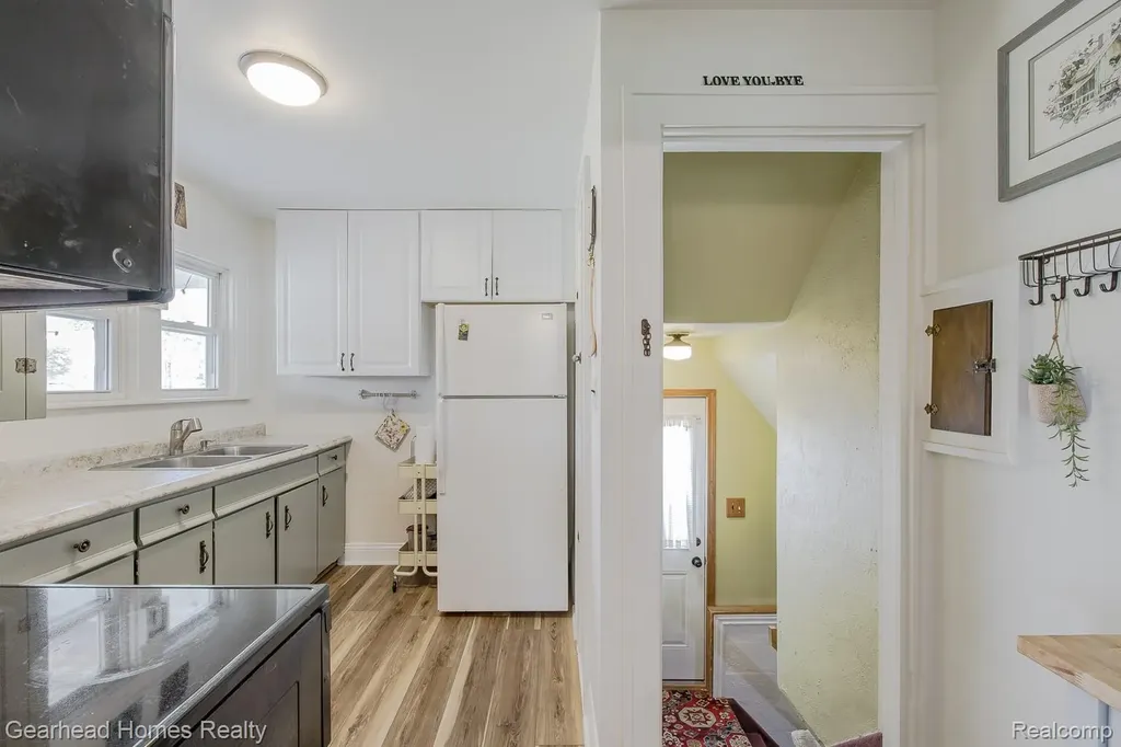 31437 Fairchild Street Westland City MI 48186