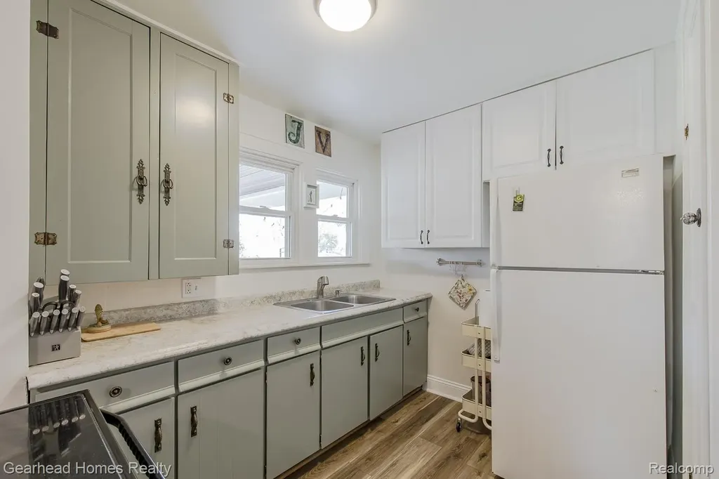 31437 Fairchild Street Westland City MI 48186