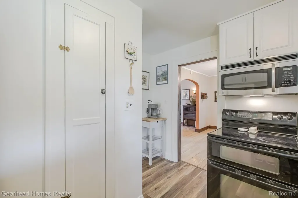 31437 Fairchild Street Westland City MI 48186