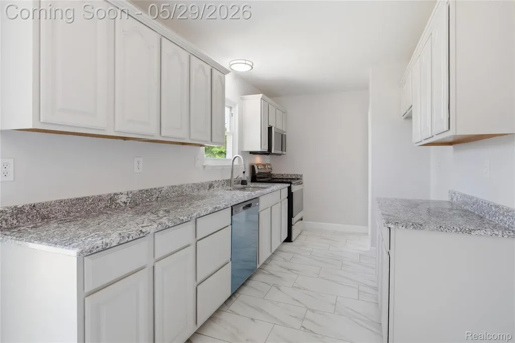 37257 Dundee Street Sterling Heights City MI 48310