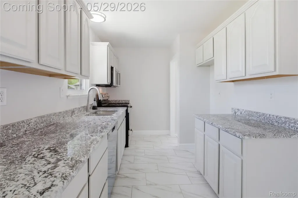 37257 Dundee Street Sterling Heights City MI 48310