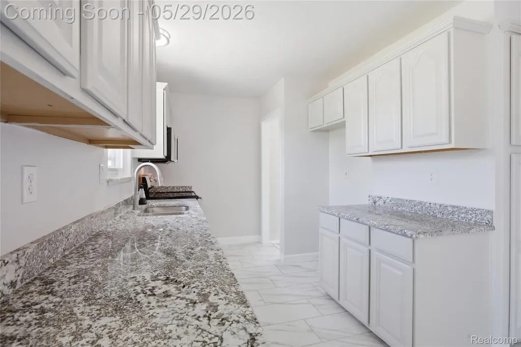 37257 Dundee Street Sterling Heights City MI 48310