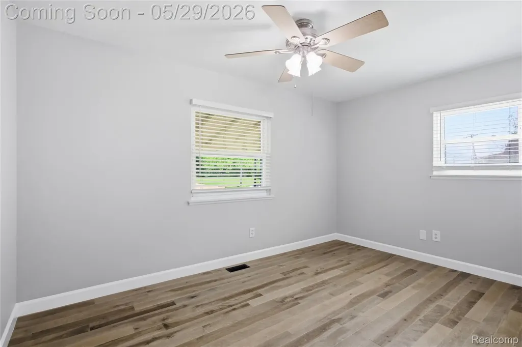 37257 Dundee Street Sterling Heights City MI 48310