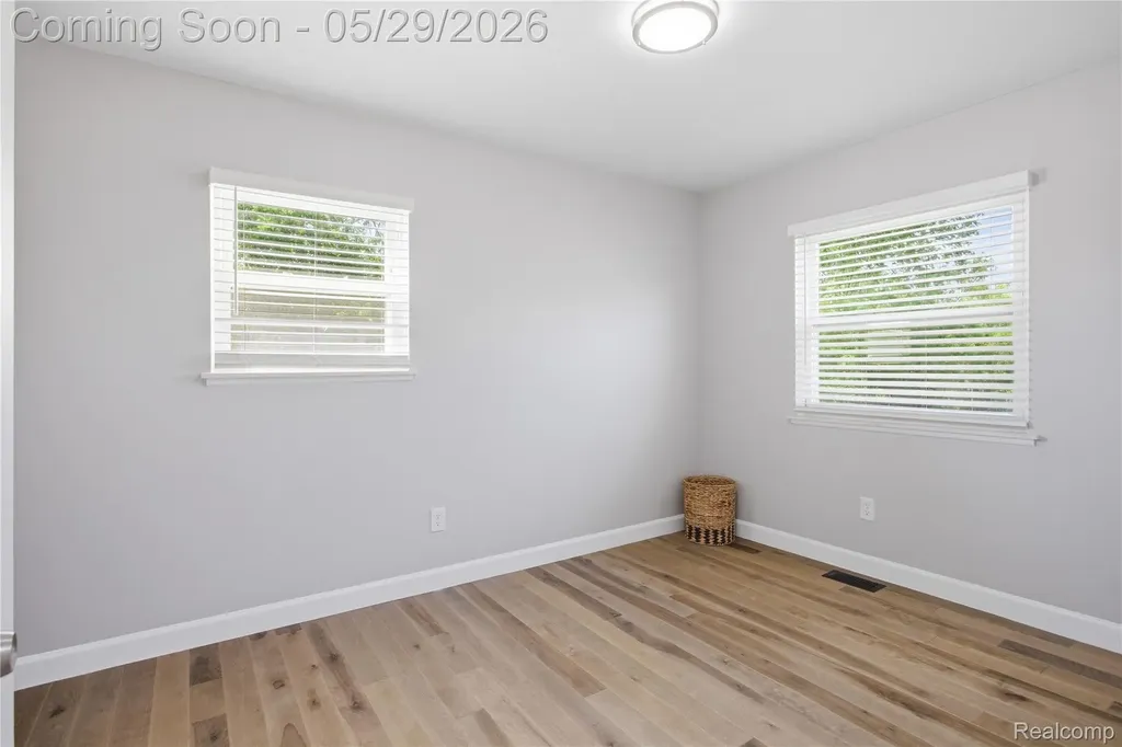 37257 Dundee Street Sterling Heights City MI 48310