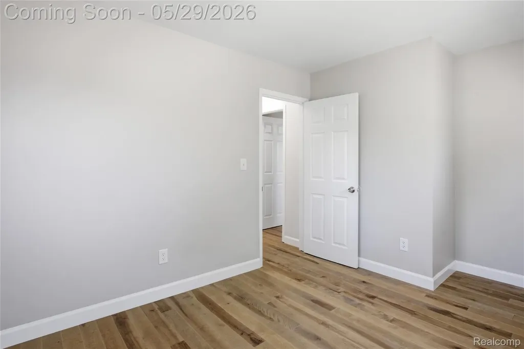 37257 Dundee Street Sterling Heights City MI 48310