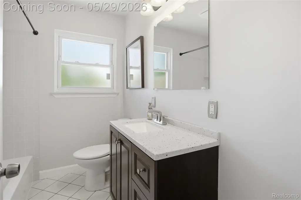 37257 Dundee Street Sterling Heights City MI 48310
