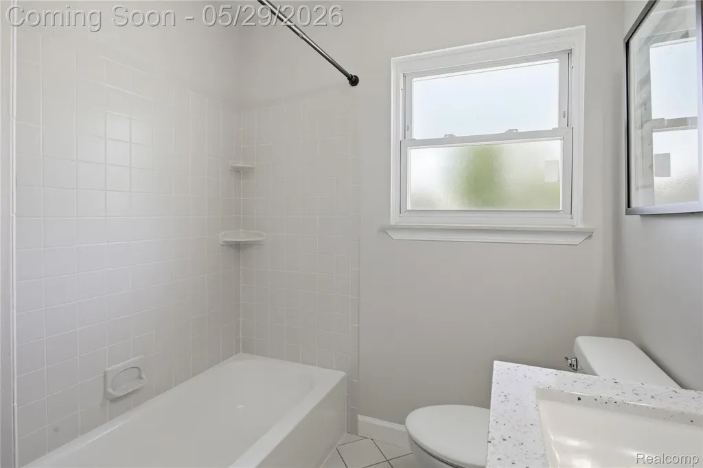 37257 Dundee Street Sterling Heights City MI 48310