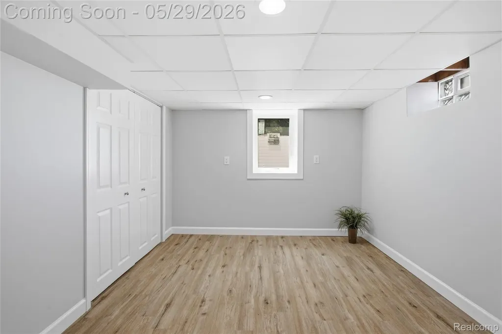 37257 Dundee Street Sterling Heights City MI 48310