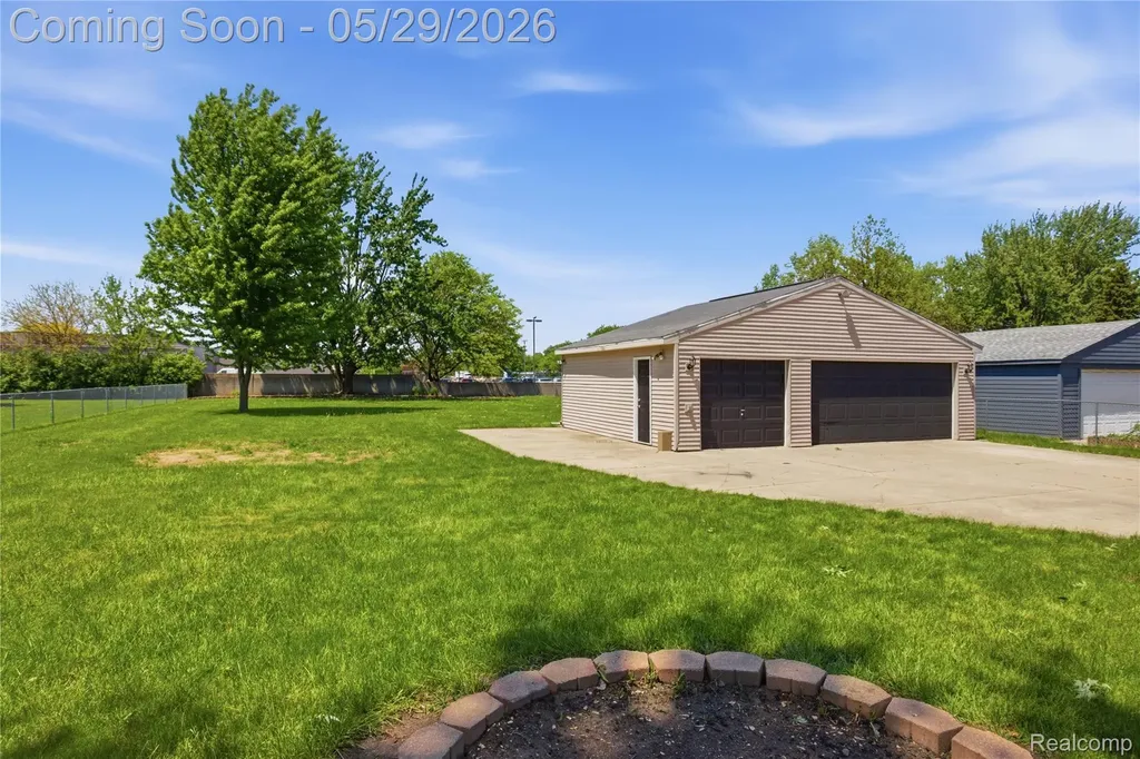 37257 Dundee Street Sterling Heights City MI 48310