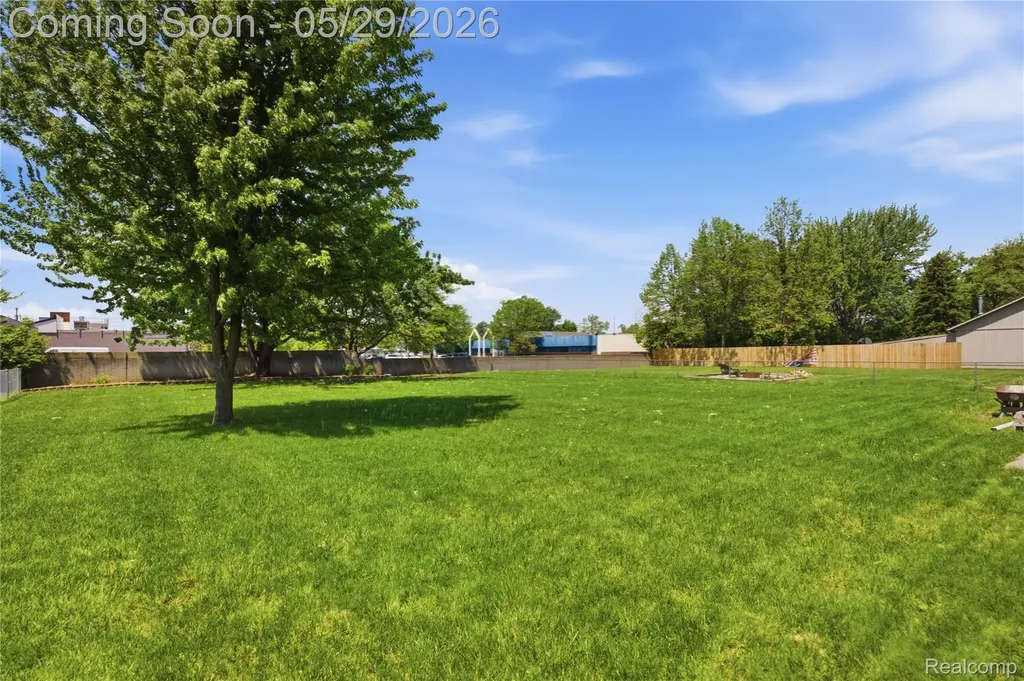 37257 Dundee Street Sterling Heights City MI 48310