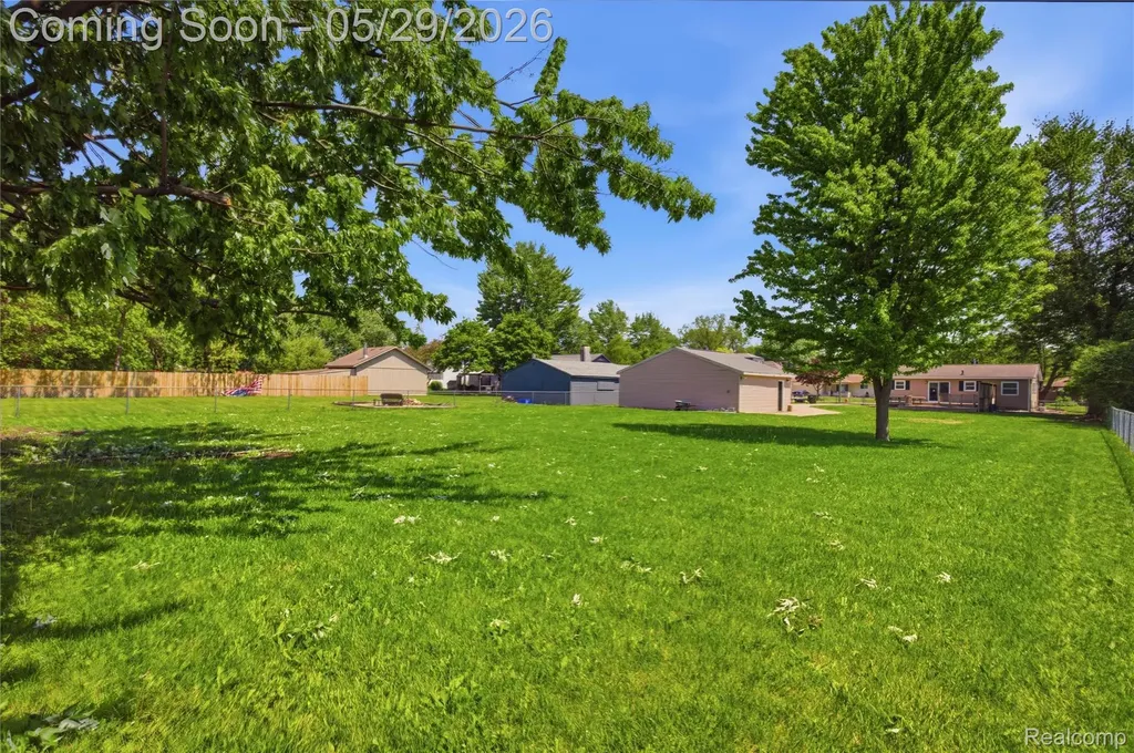 37257 Dundee Street Sterling Heights City MI 48310