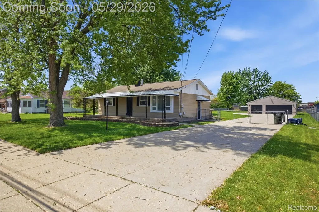 37257 Dundee Street Sterling Heights City MI 48310