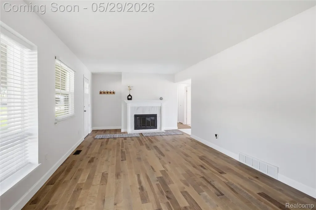 37257 Dundee Street Sterling Heights City MI 48310