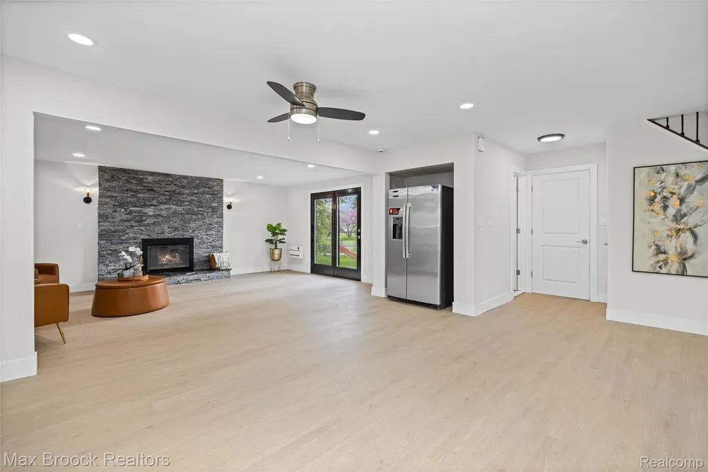 1874 Hopkins Drive Wixom City MI 48393