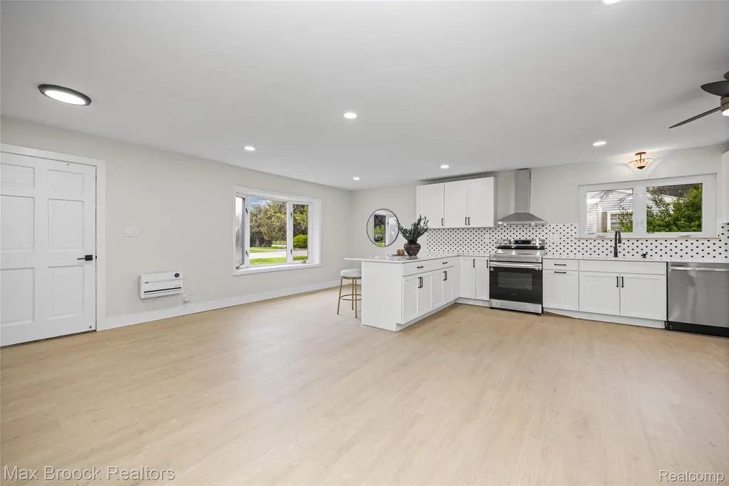 1874 Hopkins Drive Wixom City MI 48393