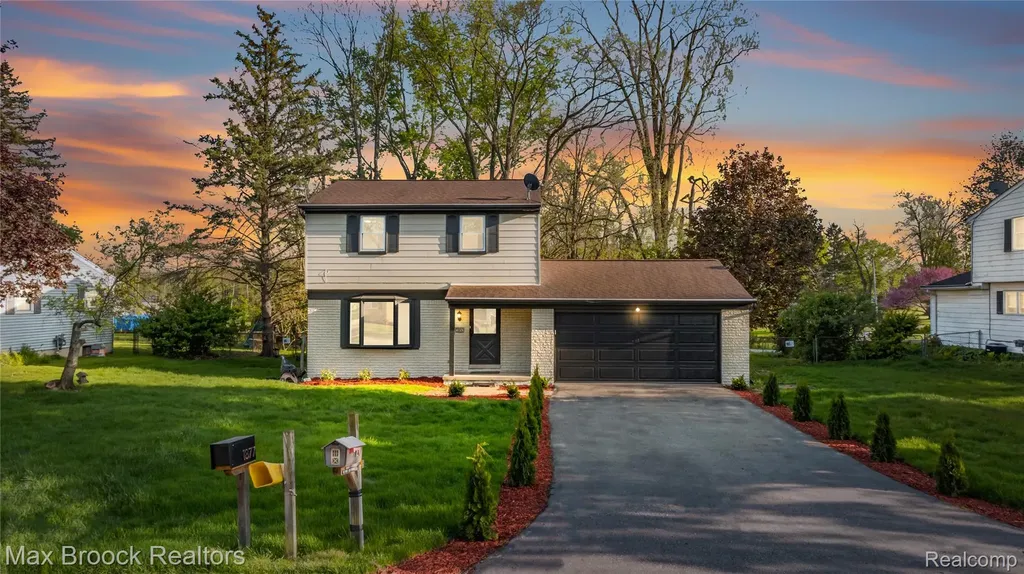 1874 Hopkins Drive Wixom City MI 48393